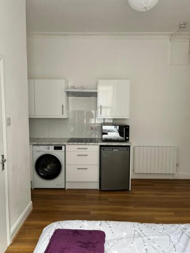 30 Howard Road - Allen Property Management Ltd - Kitchen 02