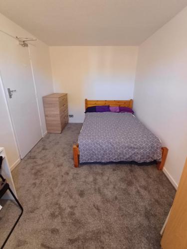 31 Mandela Way - Allen Property Management Ltd - 1st Floor Left Bedroom1