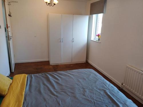 31 Mandela Way - Allen Property Management Ltd - 1st Floor Middle Bedroom 2