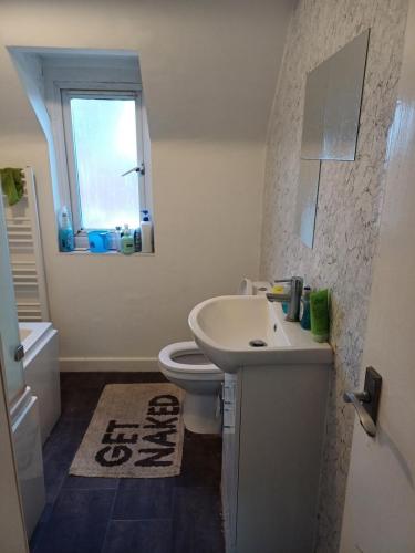 31 Mandela Way - Allen Property Management Ltd - Bathroom2