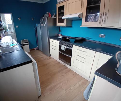 39 Waterhouse Lane - Allen Property Management Ltd - Kitchen