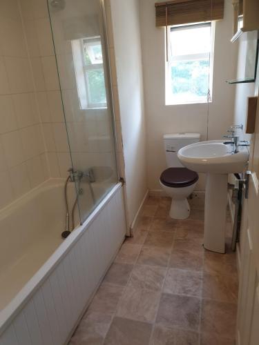 89 Waterhouse Lane - Allen Property Management Ltd - Bathroom