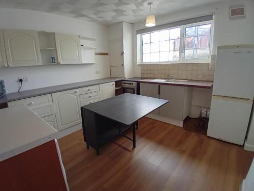 89 Waterhouse Lane - Allen Property Management Ltd - Flat Kitchen 1