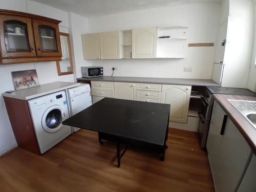 89 Waterhouse Lane - Allen Property Management Ltd - Flat Kitchen 2