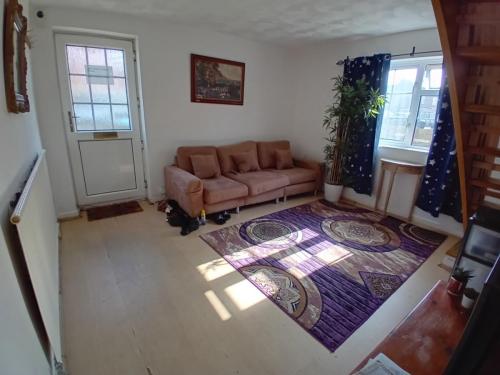 89 Waterhouse Lane - Allen Property Management Ltd - Lounge 2