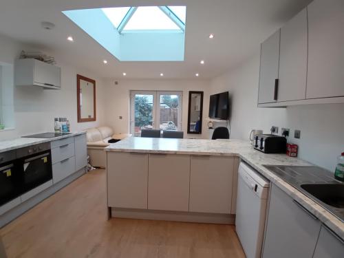Kitchen -52-Henry-Road-Allen-Property-Management-Ltd-01