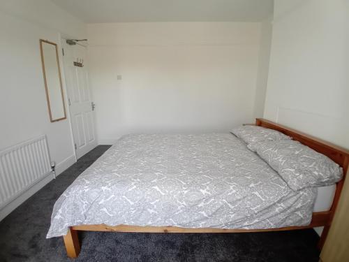 Bedroom-3-52-Henry-Road-Allen-Property-Management-Ltd-02