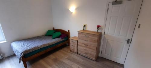 Bedroom-6-52-Henry-Road-Allen-Property-Management-Ltd-01