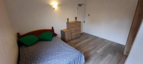 Bedroom-6-52-Henry-Road-Allen-Property-Management-Ltd-02